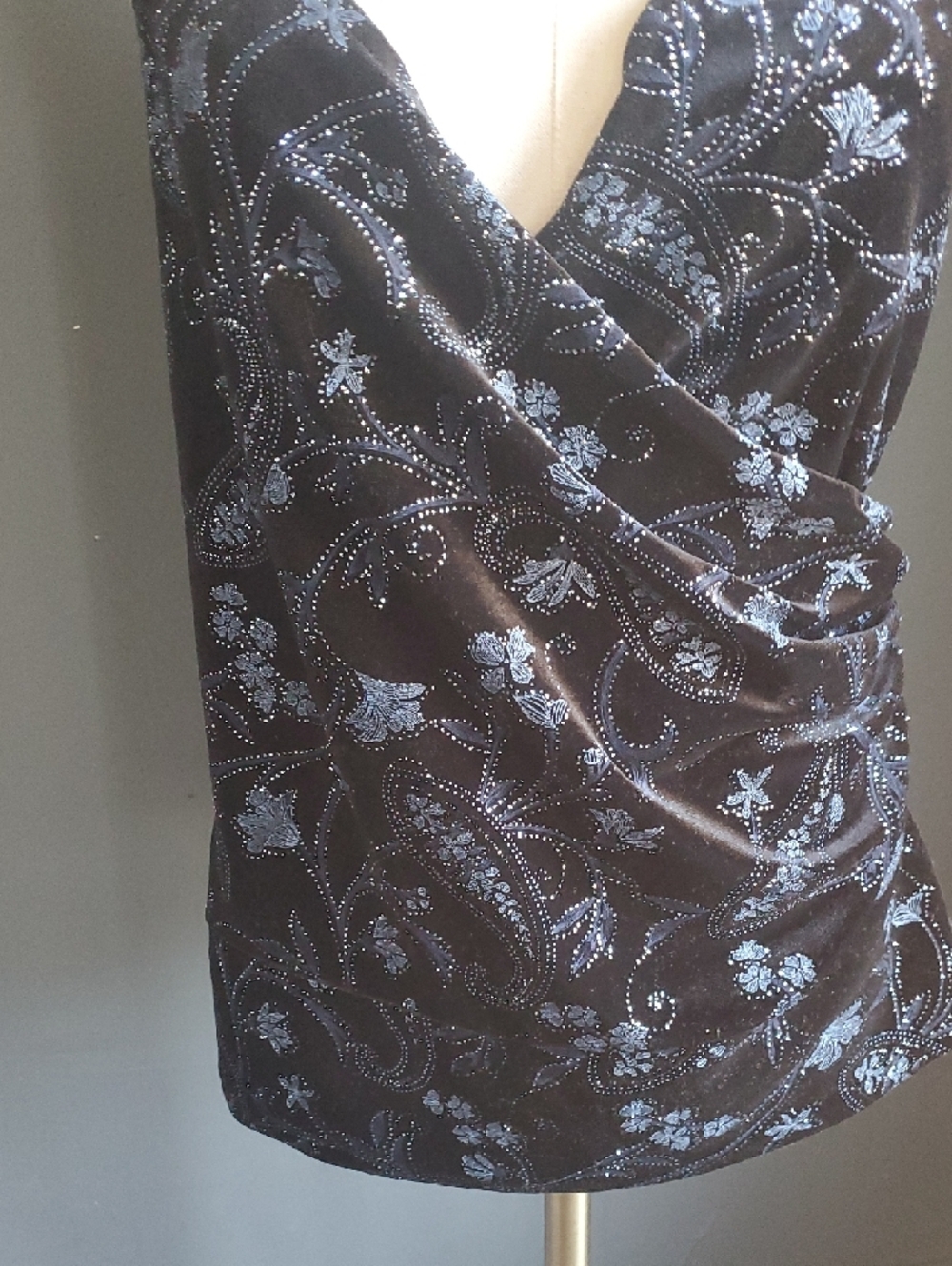 Studio Black Sleeveless Wrap Camisole with Blue Paisley Velvet Print - Picture 3 of 12